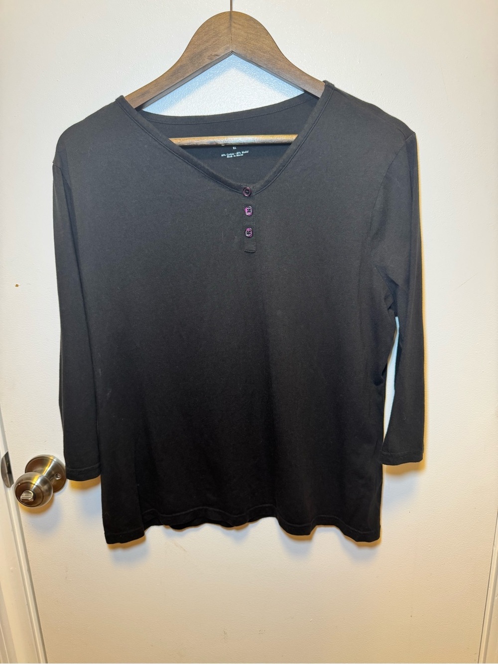 Orvis Women’s Black V-Neck 3/4 Long Sleeve Top with Button Detail Size XL